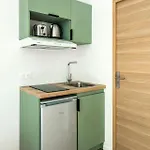 Elegant 2-room Air-conditioned - 17 *