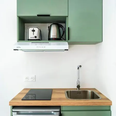 Elegant 2-room Air-conditioned - 17 *