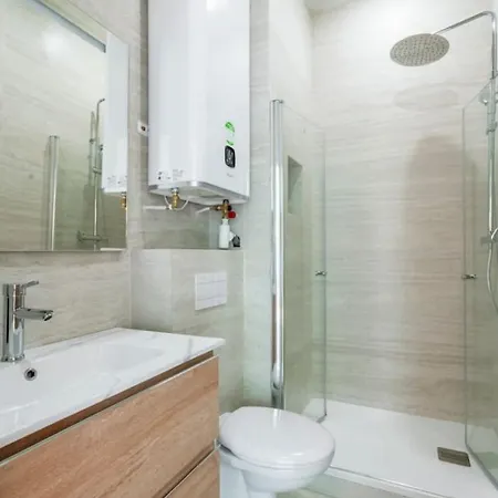Elegant 2-room Air-conditioned - 17 *