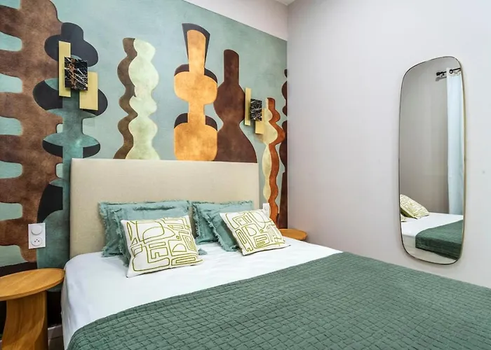 Elegant 2-room Air-conditioned - 17 *