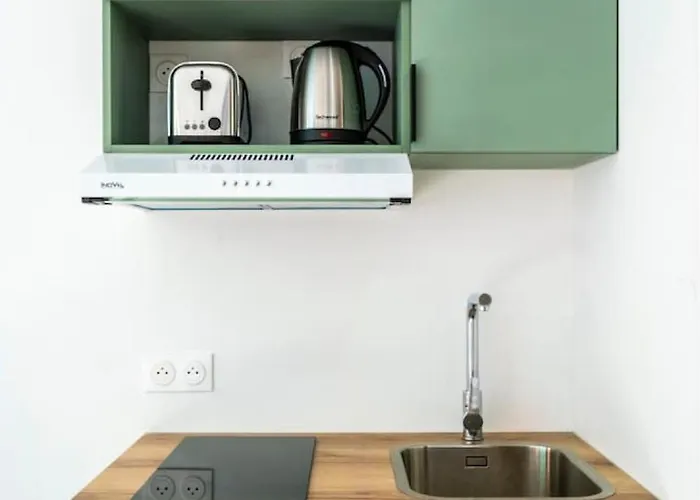 Elegant 2-room Air-conditioned - 17 *